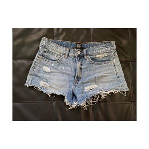 BDG Essential Mid-Rise Jean Shorts Size 28